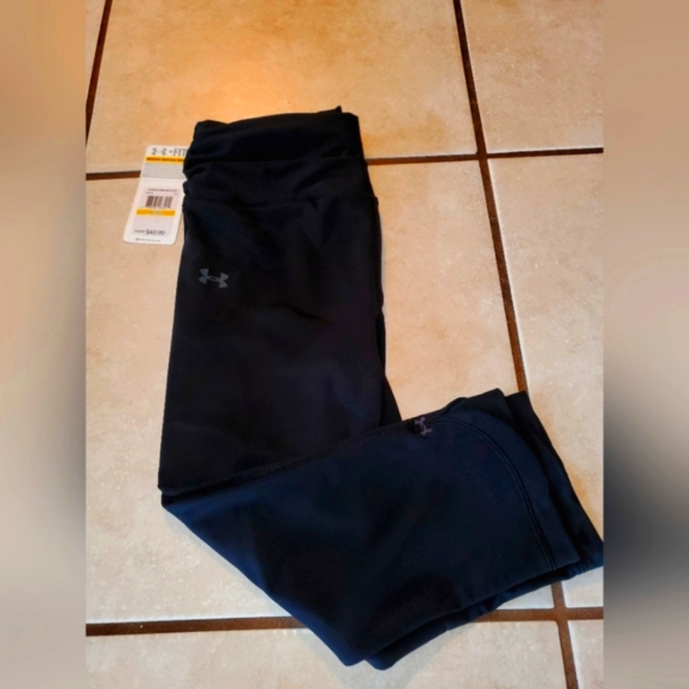 New! Women's Under Armour cropped leggings.  Black. Size Medium.